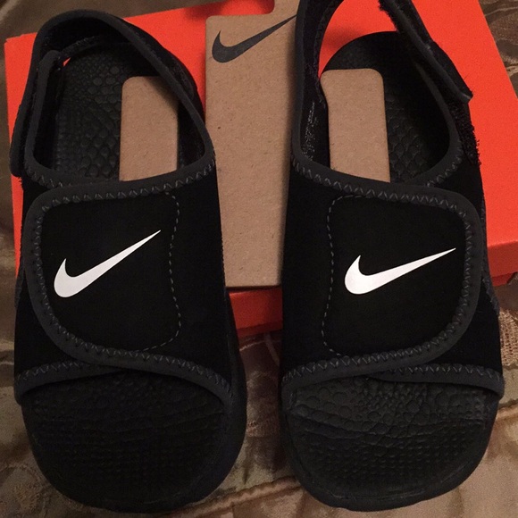 10c nike slides